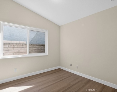 28131 Florence - Photo Thumbnail 11