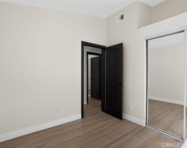 28131 Florence - Photo Thumbnail 20