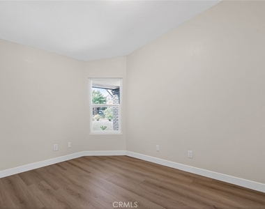 28131 Florence - Photo Thumbnail 13