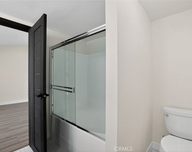 28131 Florence - Photo Thumbnail 23