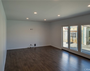 11205 Woolford Street - Photo Thumbnail 3