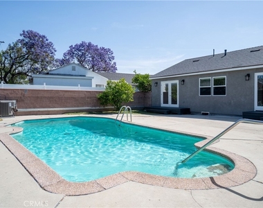 11205 Woolford Street - Photo Thumbnail 20