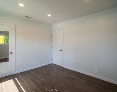 11205 Woolford Street - Photo Thumbnail 13