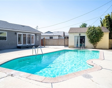 11205 Woolford Street - Photo Thumbnail 21