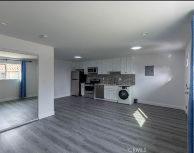 23017 Gilmore Street - Photo Thumbnail 3