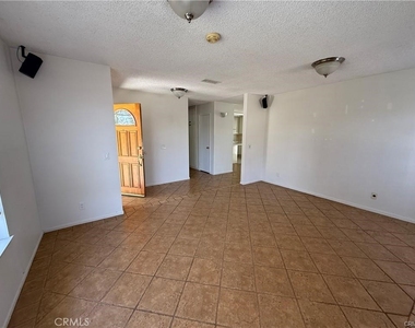 227 Red Cloud - Photo Thumbnail 3