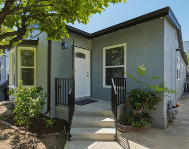 250 S Avenue 55 - Photo Thumbnail 2