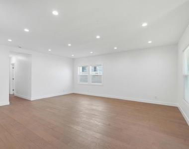 250 S Avenue 55 - Photo Thumbnail 7
