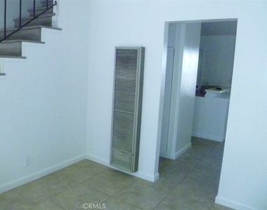 17568 Orange Dr - Photo Thumbnail 3
