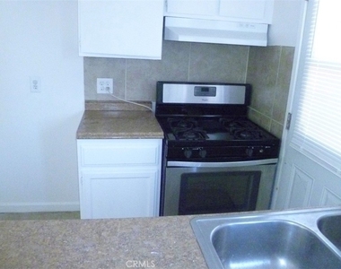 17568 Orange Dr - Photo Thumbnail 2