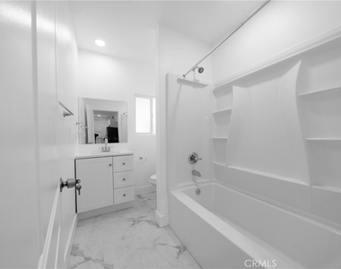 1438 N Summit Avenue - Photo Thumbnail 5