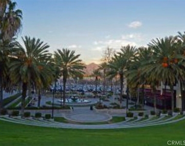 16 Compass - Photo Thumbnail 3