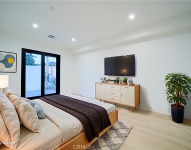 618 N Mariposa Avenue - Photo Thumbnail 6