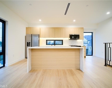 618 N Mariposa Avenue - Photo Thumbnail 9