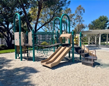 9 Stanford Court - Photo Thumbnail 15