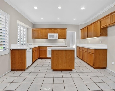 2620 Taylor - Photo Thumbnail 14