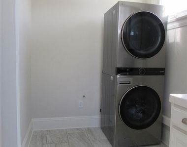 2267 Honolulu Avenue - Photo Thumbnail 9