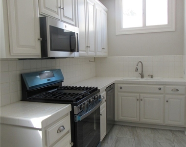2267 Honolulu Avenue - Photo Thumbnail 8
