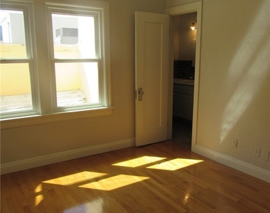2267 Honolulu Avenue - Photo Thumbnail 13