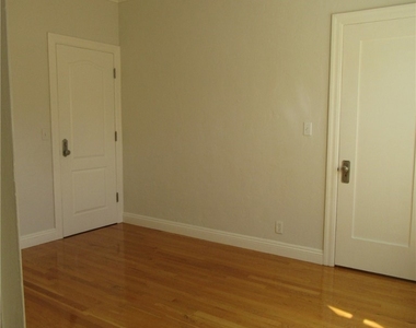 2267 Honolulu Avenue - Photo Thumbnail 12