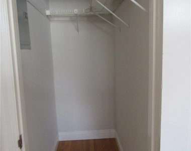 2267 Honolulu Avenue - Photo Thumbnail 6