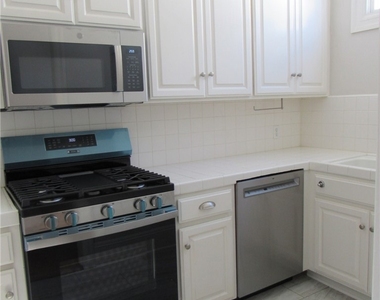 2267 Honolulu Avenue - Photo Thumbnail 7