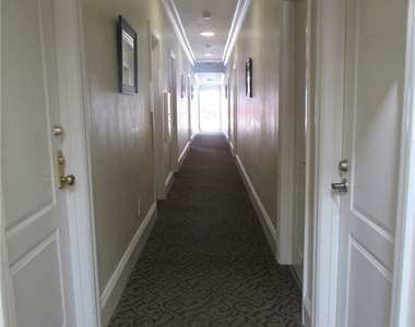 2267 Honolulu Avenue - Photo Thumbnail 3