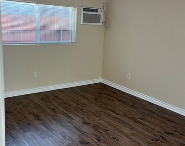 3495 E 21st - Photo Thumbnail 14