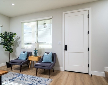 800 N Amelia Avenue - Photo Thumbnail 1
