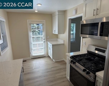 1500 Carmel Drive - Photo Thumbnail 6