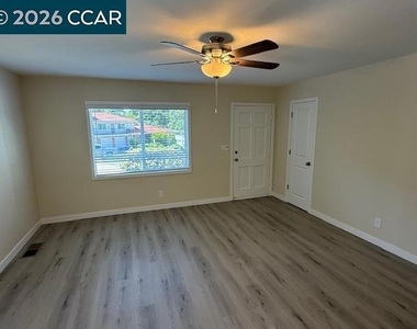 1500 Carmel Drive - Photo Thumbnail 4