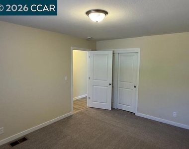 1500 Carmel Drive - Photo Thumbnail 8