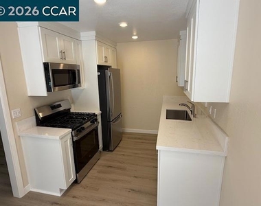 1500 Carmel Drive - Photo Thumbnail 5