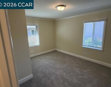 1489 Carmel Drive - Photo Thumbnail 5