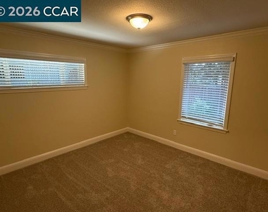 1489 Carmel Drive - Photo Thumbnail 7