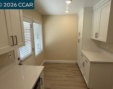 1489 Carmel Drive - Photo Thumbnail 4