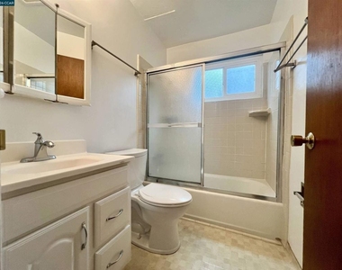 2134 Mcgee Ave - Photo Thumbnail 8
