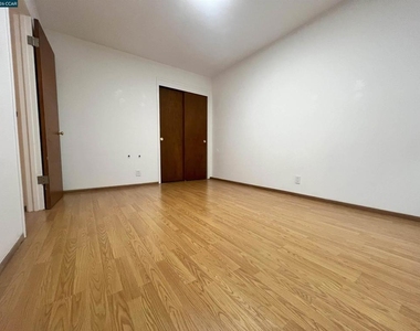 2134 Mcgee Ave - Photo Thumbnail 2