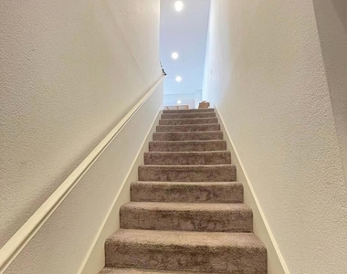 2507 Baywood Way - Photo Thumbnail 13