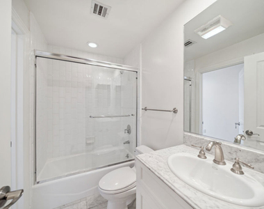 1050 S Holt Avenue - Photo Thumbnail 9