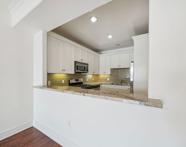 1050 S Holt Avenue - Photo Thumbnail 2