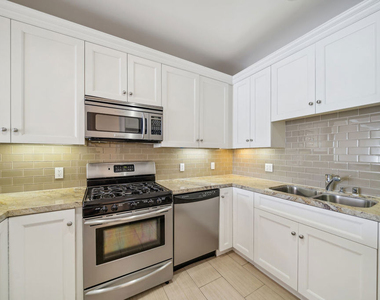 1050 S Holt Avenue - Photo Thumbnail 3