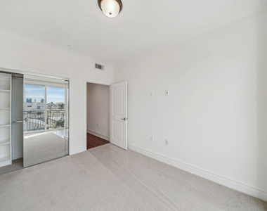 1050 S Holt Avenue - Photo Thumbnail 12
