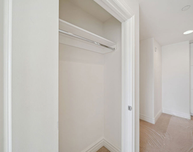 1050 S Holt Avenue - Photo Thumbnail 15