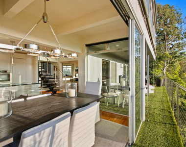 9416 Beverly Crest Drive - Photo Thumbnail 21