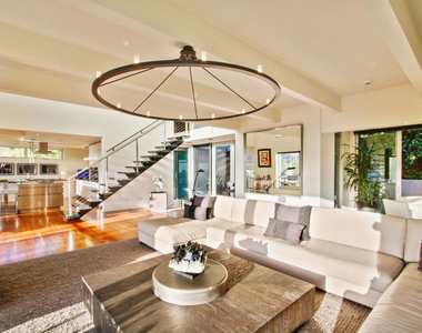 9416 Beverly Crest Drive - Photo Thumbnail 11