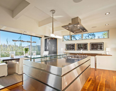 9416 Beverly Crest Drive - Photo Thumbnail 2