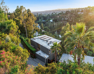 9416 Beverly Crest Drive - Photo Thumbnail 4