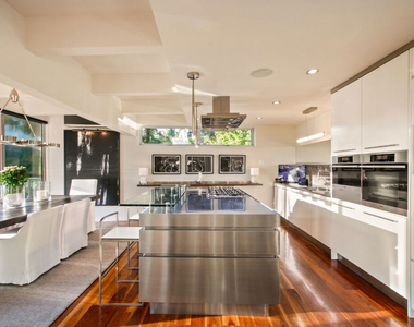 9416 Beverly Crest Drive - Photo Thumbnail 19