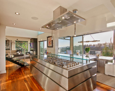 9416 Beverly Crest Drive - Photo Thumbnail 17